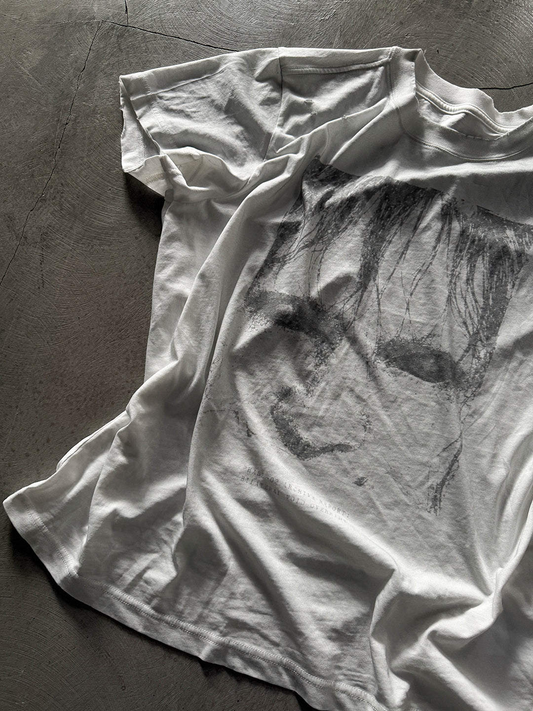 SERONINE CTX-49 white dark portrait graphic T-shirt with dirty wash
