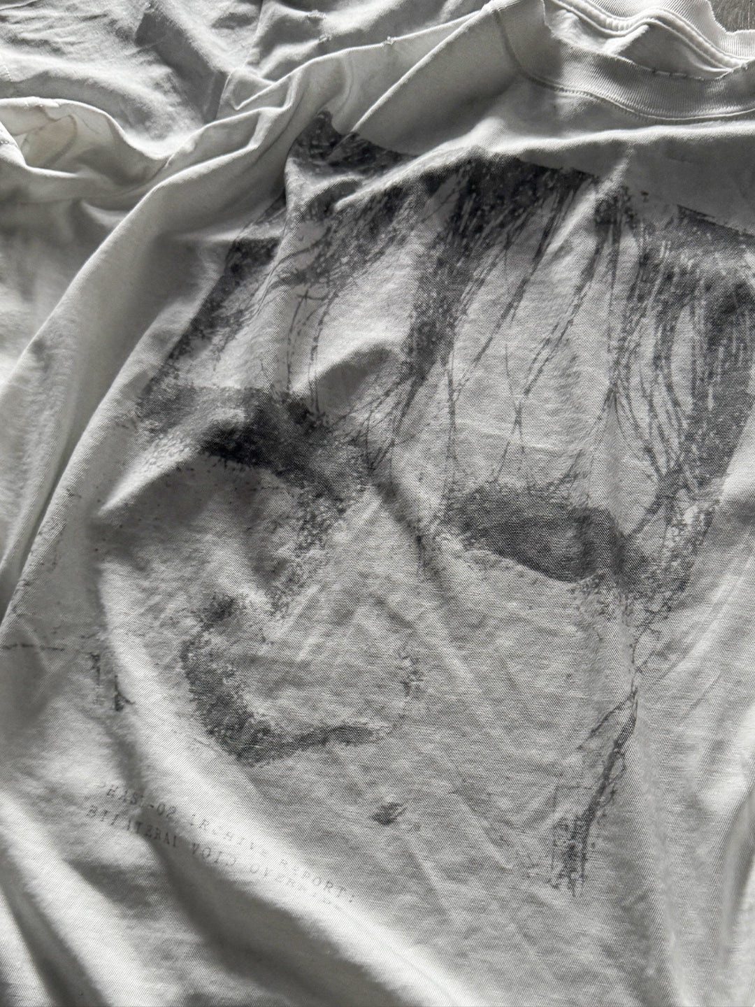 SERONINE CTX-49 white dark portrait graphic T-shirt with dirty wash