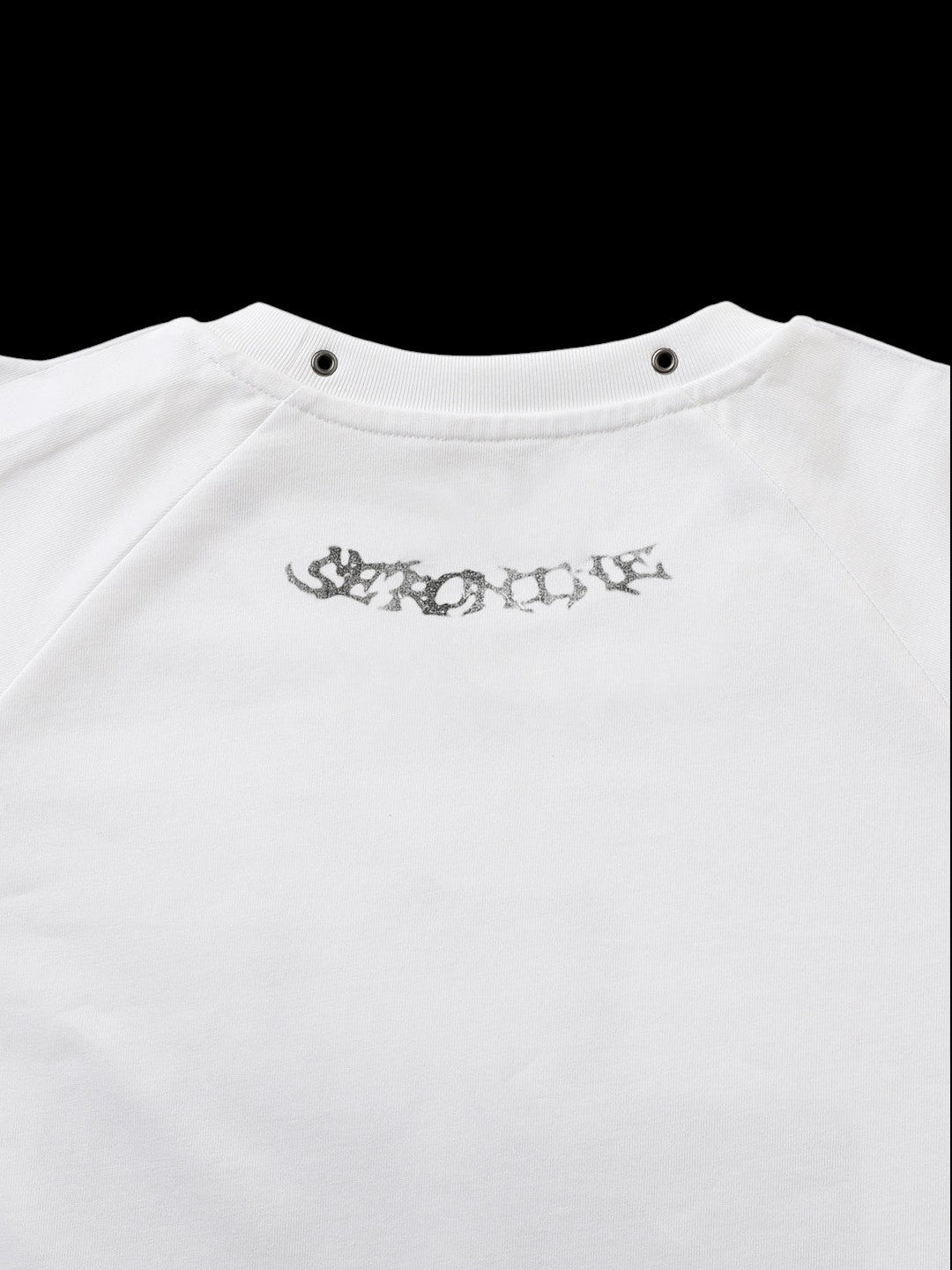 SERONINE SER-GUIL Spinal Guilt Spiked Graphic Tee - back neckline logo detail