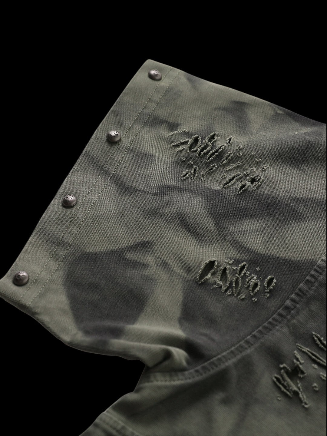 SERONINE SER-RAG3 Thorn Mutant Distressed Graphic Tee - distressed sleeve detail