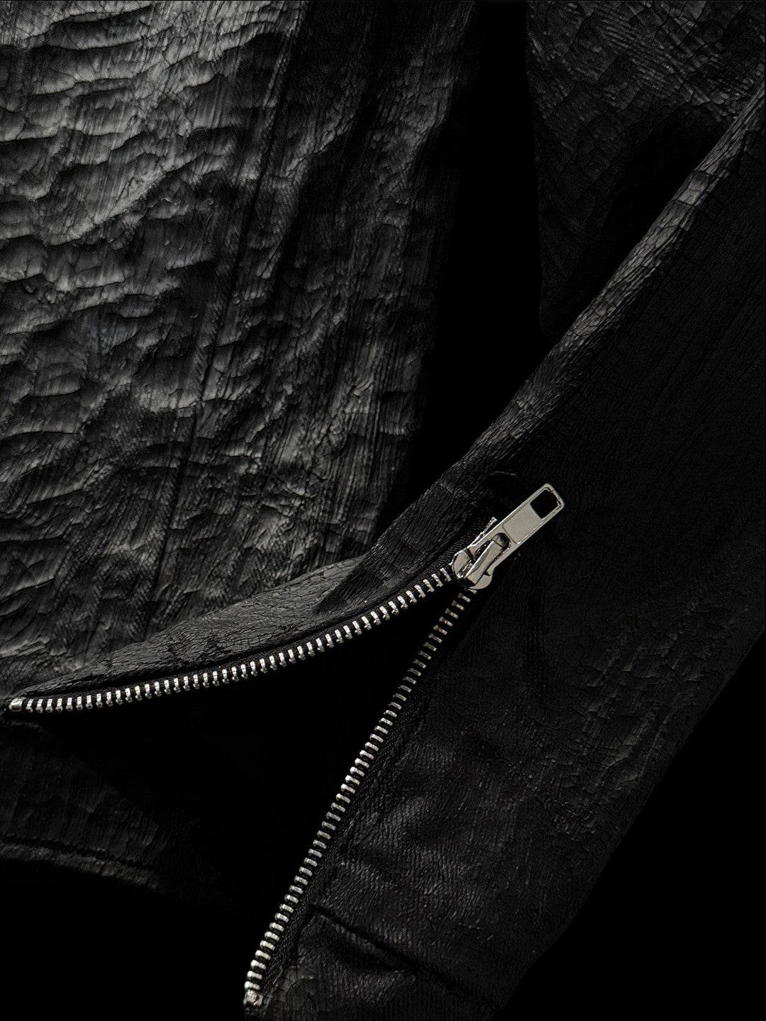 SERONINE CTX-51 Waxed Texture Crackle Double-Zip Jacket - zipper and wax texture close-up