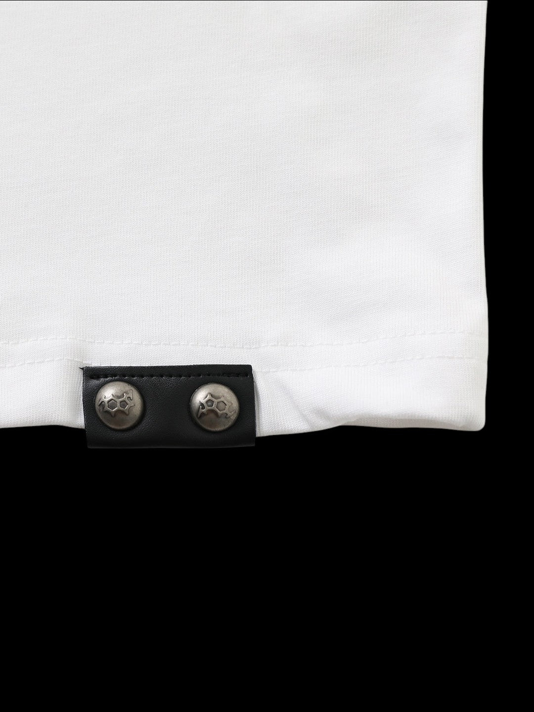 SERONINE SER-GUIL Spinal Guilt Spiked Graphic Tee - hem tab and rivet detail